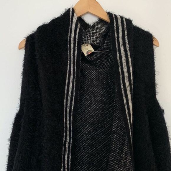 NWT Fuzzy Sleeveless Cardigan - Picture 7 of 7